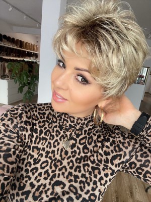 New Finesse LR14/88H+8 Krótka peruka syntetyczna blond baleyage Gisela Mayer   