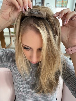 Lara mini topper 35 cm słoneczny blond z delikatnym odrostem