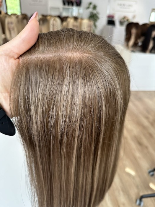 topper-nita-40cm-naturalny-przedzialek-lace-chlodny-braz-refleksy-hairlux