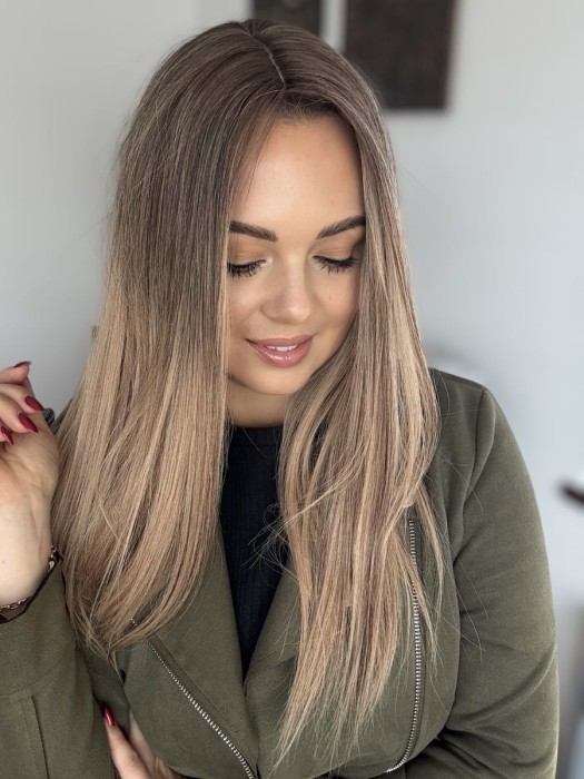 Topper Dominika 45-50cm z włosów naturalnych – widok z przodu, pełne i gęste włosy - ombre blond z przedłużonym odrostem, odcień blondu ciepły.