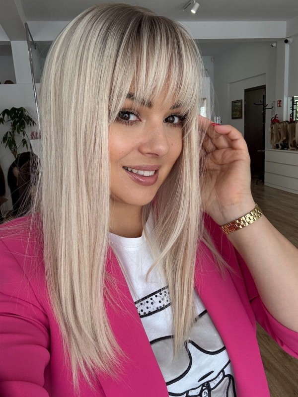 Topper Angela 45cm z włosów naturalnych – widok z przodu, pełne i gęste włosy w kolorze jasnego blondu z mysim odrostem.