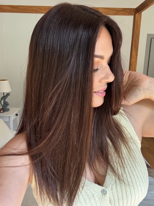 Widok z profilu – Topper Lucy Ombre 45–50 cm, gęstość 150%, naturalne włosy w brązie z rozjaśnieniami.