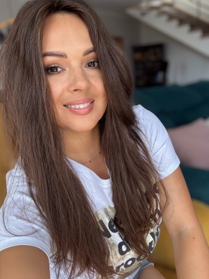 Anita 55 cm 20x20 topper z włosów polskich włosów lekko falowane średni brąz