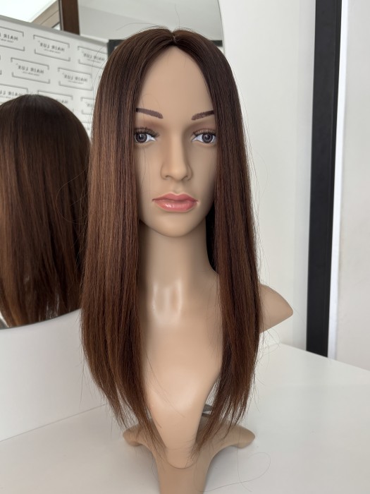 Tupet damski Lucy – długość 45–50 cm, naturalne włosy europejskie, prezentacja na manekinie.