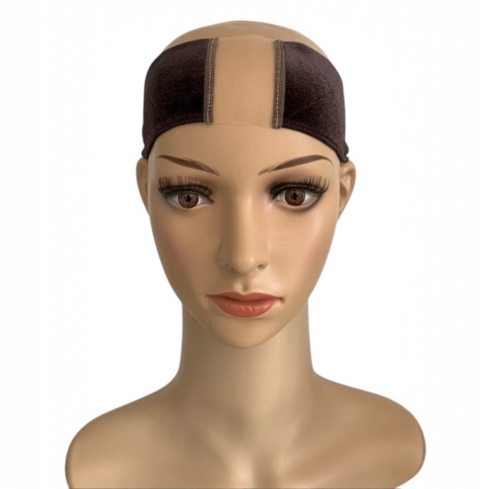 Pasek welurowy prezentowany na manekinie w kolorze brazowym