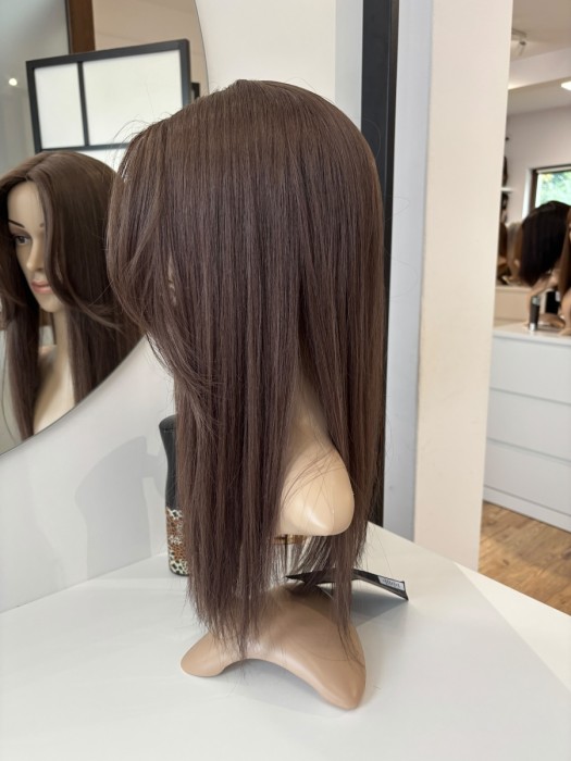 Topper Tina 45-50cm z grzywką na boki - widok z lewego boku na manekinie , brąz #4
