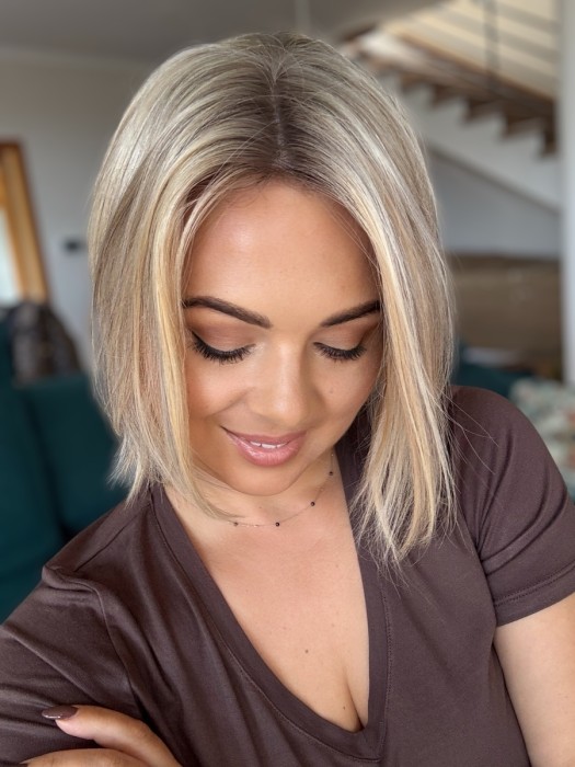Dopinka z włosów naturalnych w kolorze blond baleyage z mysim odrostem - zbliżenie na odrost