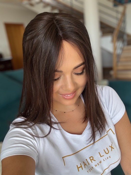 Prezentacja modelu Ivet 35cm, zagęszczenie fryzury w gęstości 130% - zbliżenie na bazę