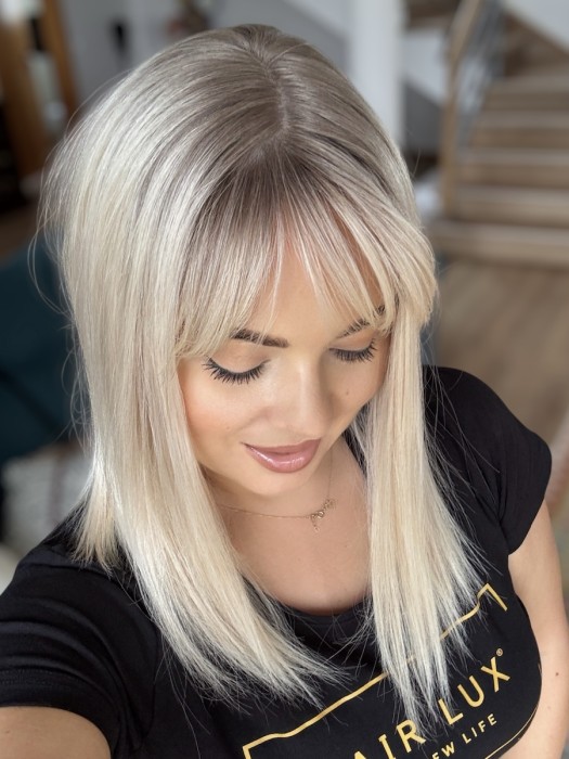 Topper Angela 40cm - widok na modelce z boku, mocowanie 8 spinek cli-in.