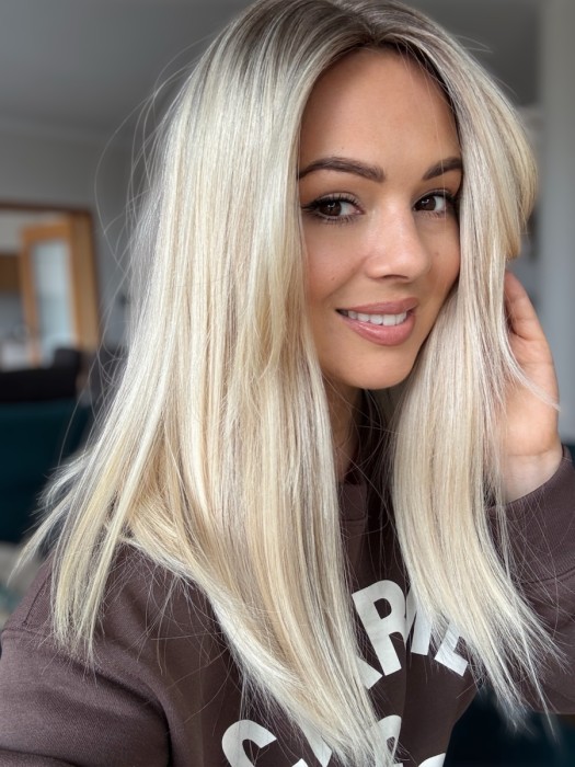 Topper Angela 45cm - topper na bazie 20x20, mocowany na 8 spinek, prezentacja na modelce.