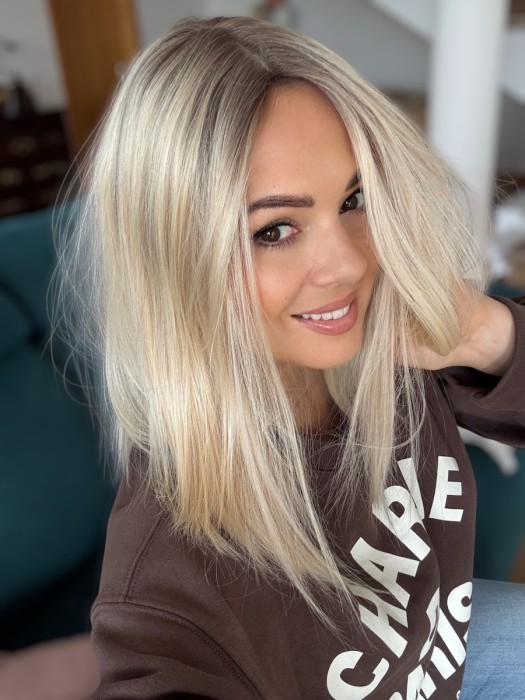 Topper Angela 40cm - topper na bazie 20x20, mocowany na 8 spinek, prezentacja na modelce.