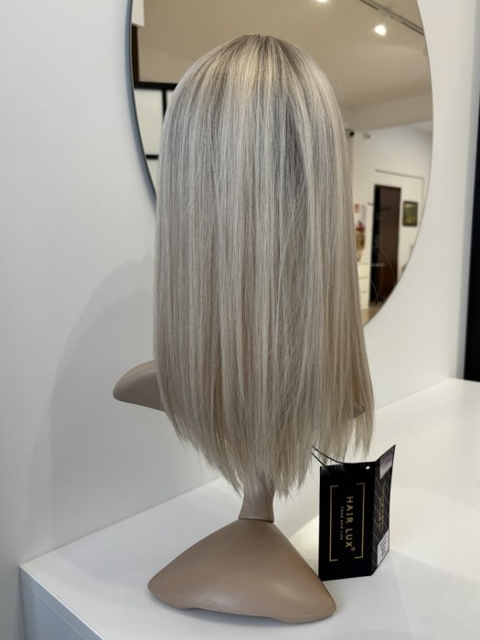 Prezentacja toppera Angela na manekinie tyłem - włosy brazylijskie, możliwość prostowania i kręcenia