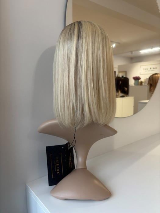 Prezentacja toppera Angela na manekinie tyłem - włosy brazylijskie, możliwość prostowania i kręcenia