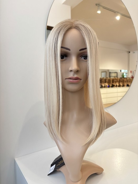 Prezentacja toppera Angela na manekinie - lekki topper, baza 20x20cm, gęstość 130%