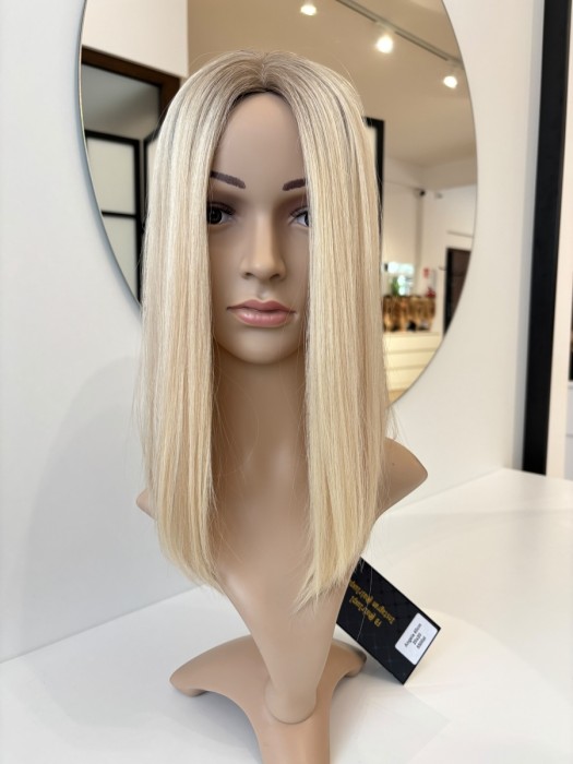 Prezentacja toppera Angela na manekinie - uzupełnienie fryzury, baza 20x20cm, gęstość 130%