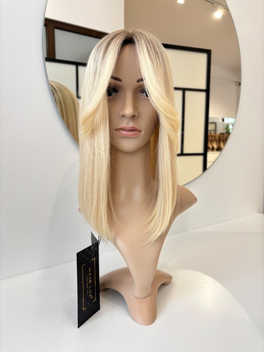 Prezentacja toppera Angela na manekinie - uzupełnienie fryzury, baza 20x20cm, gęstość 130%