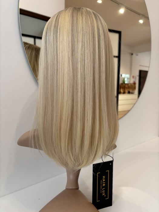 Prezentacja toppera Angela na manekinie tyłem - włosy brazylijskie, możliwość prostowania i kręcenia