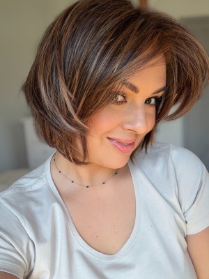 Peruka syntetyczna Manchester Mocha Maple Brown z grzywką 25cm