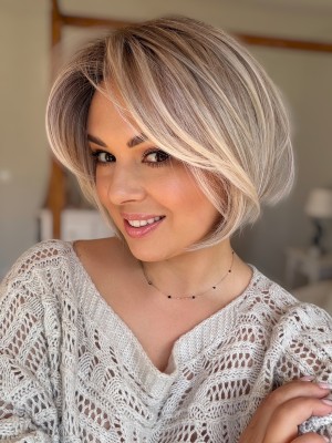 Peruka syntetyczna Manchester Milkshake Blonde  z grzywką 25cm 