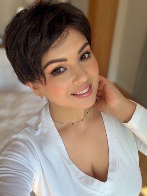 Zuza Lace 4/6 Krótka peruka syntetyczna z grzywką Gisela Mayer 