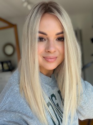 Topper naturalny ANGELA 45 cm – jasny blond z chłodnym odrostem | baza 20x20 cm ultra flat front