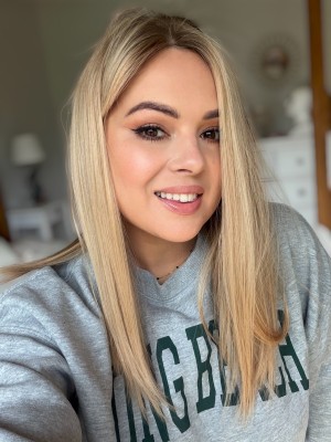 Topper naturalny MONIKA 45 cm – beżowy blond | baza 20x20 cm ultra flat front