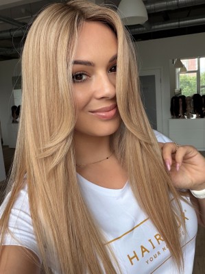 Rita z grzywką na boki  55cm 20x20cm Baleyage ciepły blond z odrostem  