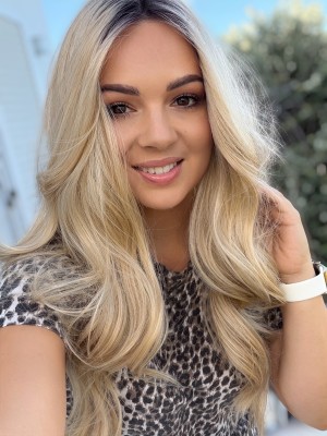 Peruka damska Erin Beige Blonde 65 cm z włosów syntetycznych falowanych - beżowy blond z odrostem | HairLux 