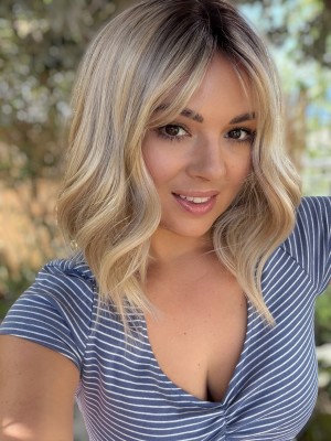 Peruka damska Jess Beige Blonde 35 cm z włosów syntetycznych - beżowy blond z odrostem | HairLux