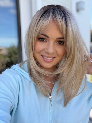 Topper damski Victoria 35 cm z lace front z grzywką, jasny blond z odrostem – włosy syntetyczne termoodporne | HairLux
