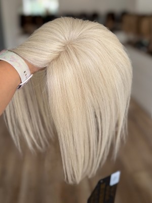 Maria Mini topper silk do zagęszczenia przedziałka  30 cm jasny siwy