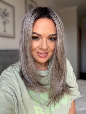 Topper damski Kaja 45 cm z lace front,  popiel z brązowymi pasemkami – włosy syntetyczne termoodporne | HairLux