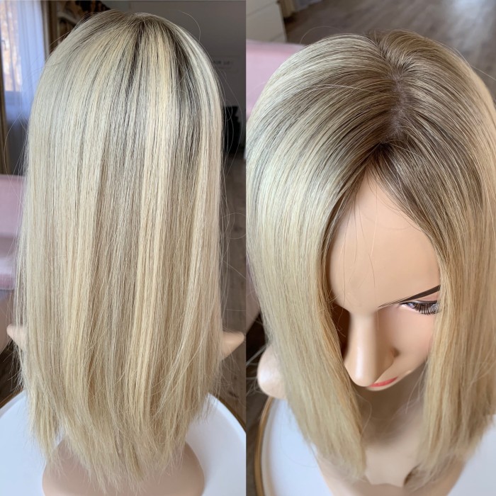 Topper Angela 45cm prezentowany na manekinie - zbliżenie na kolor odrostu kolorze mysiego blondu